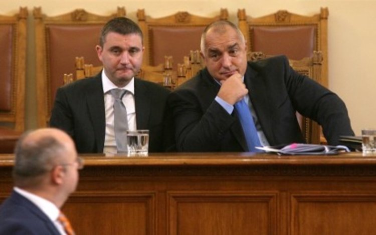 Борисов и Горанов защитиха новите заеми