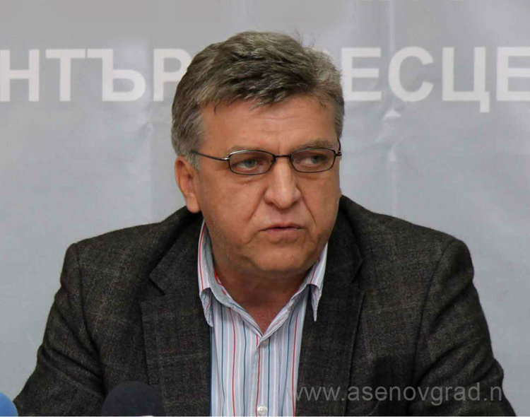 Депутатът Манол Генов и съветници от БСП с приемни дни за граждани