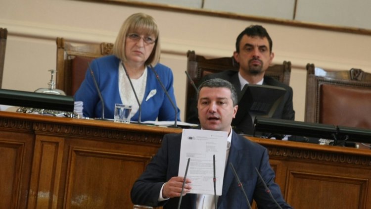 БСП и ГЕРБ в нова парламентарна схватка - на кого пускат и спират европарите