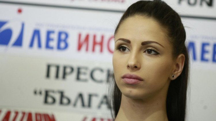 Много тежко остава състоянието на Цветелина Стоянова