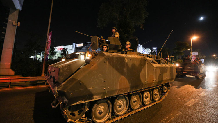 60 загинали и над 700 арестувани при опита за военен преврат в Турция