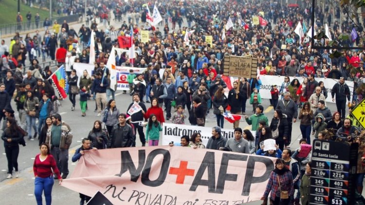 200 000 протестират в Чили за нова пенсионна система
