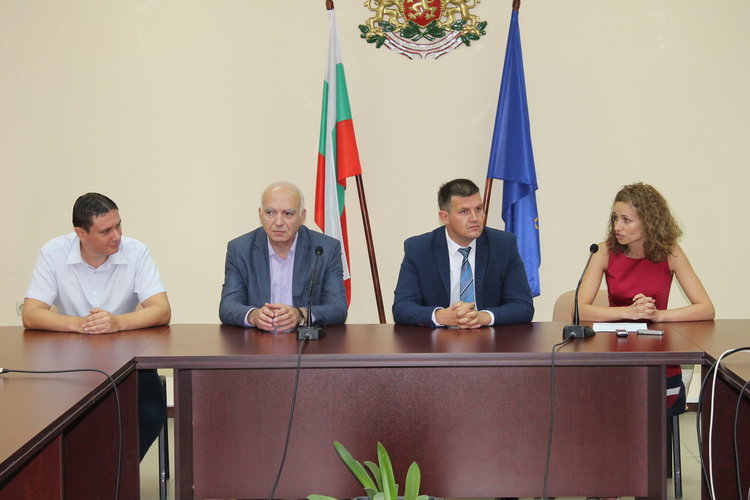 100 човека наети в новия завод на "Язаки", заплатите - средни за бранша