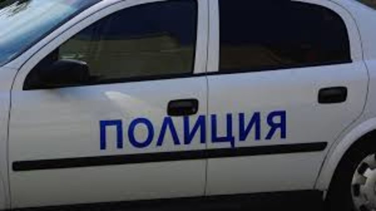 Откраднаха акумулатори от товарен автомобил