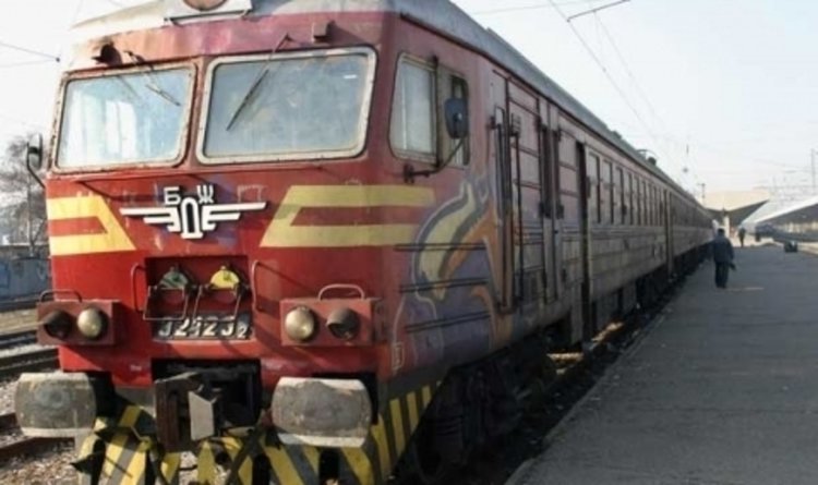 Възстановява се движението на временно спрени влакове