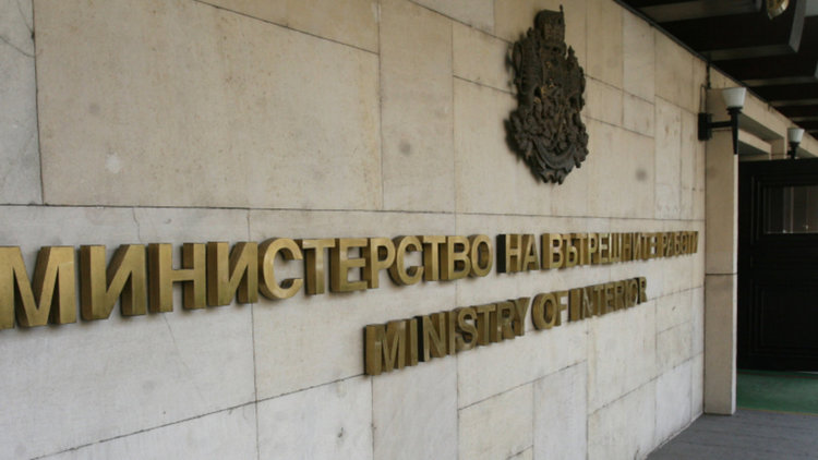 Двама тийнейджъри в ареста за гавра със съученик 
