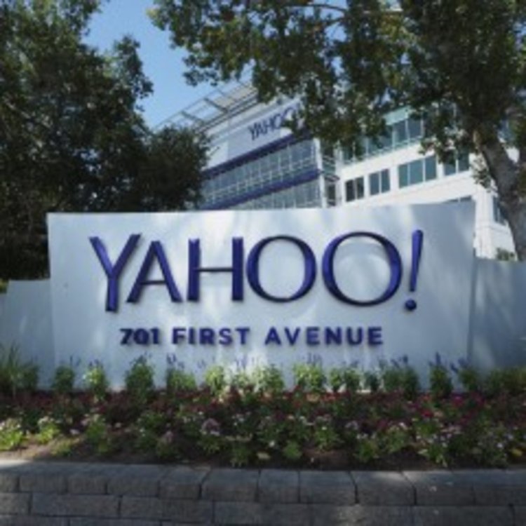 Яху (Yahoo) е ровила в имейли на клиенти за службите САЩ