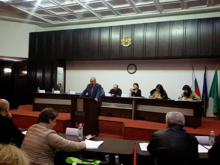Общинските съветници отложиха решението за кредит