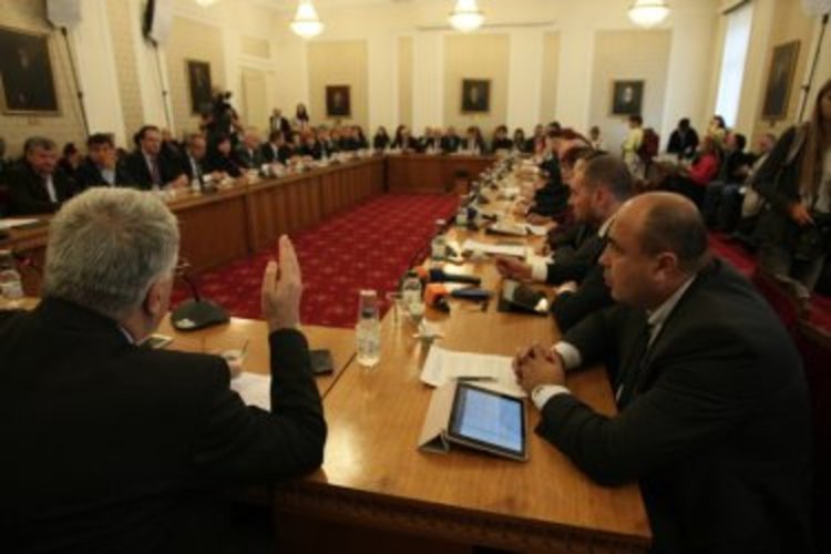 ДПС изненада ГЕРБ с "грешка" в бюджета за 2 млрд. лв.