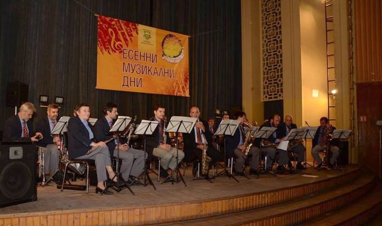 Забавно-духовият оркестър на Димитровград празнува 65 години с концерт
