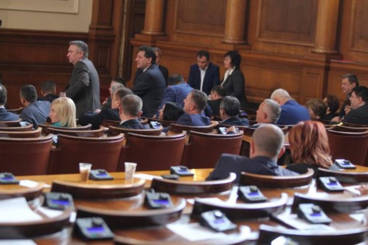 Парламентът няма да заседава преди балотажа