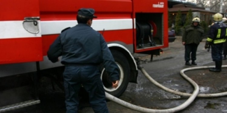 Камион горя на пътя за Пампорово заради късо съединение