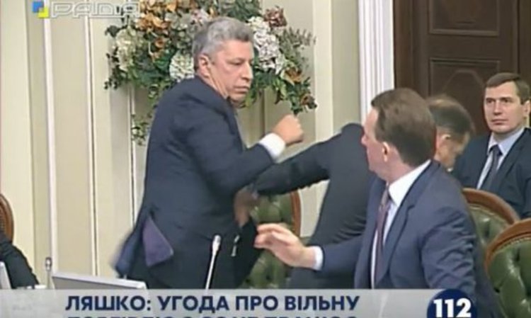 В украинския парламент: Бойко наби Ляшко, защото го набеди за рубладжия (видео)