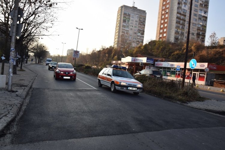 Слагат „легнали полицаи” на възлови места във „Възрожденци”