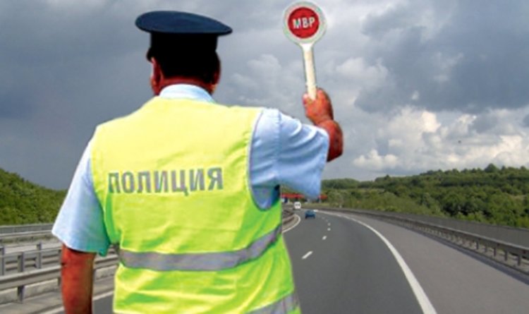 Пътна полиция проверява за колани и застраховки