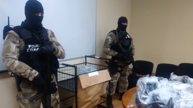 ГДБОП хвана незаконни оръжия за цял полигон
