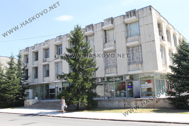 Свободни места за учител и инженери обяви Бюрото по труда в Димитровград