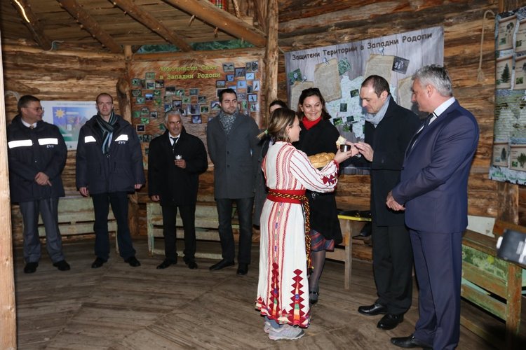 EVN България дари оборудване за горски парк „Амзово“ край гр. Смолян