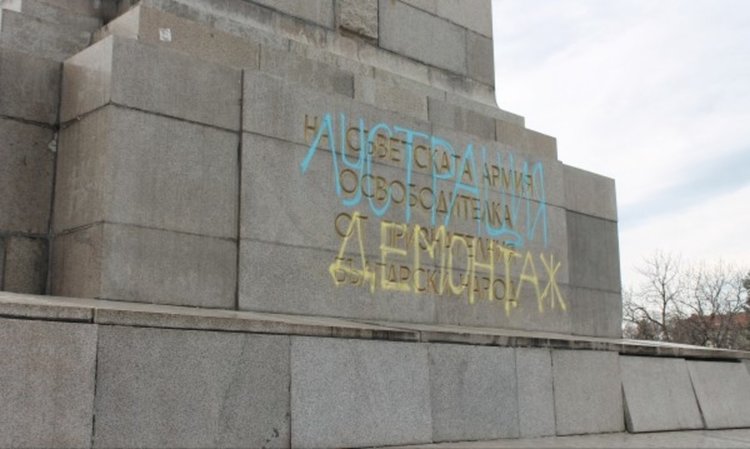 Търсят се: Милиони за демонтаж на соцпаметниците