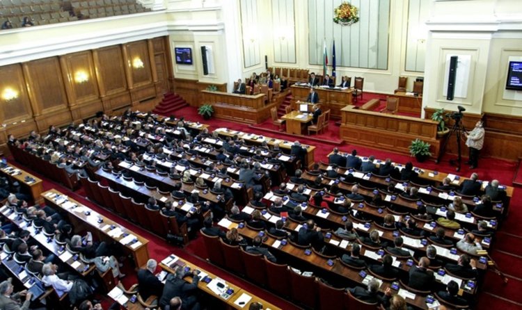 Въвеждат срочна застраховка за мотори, каравани и кемпери