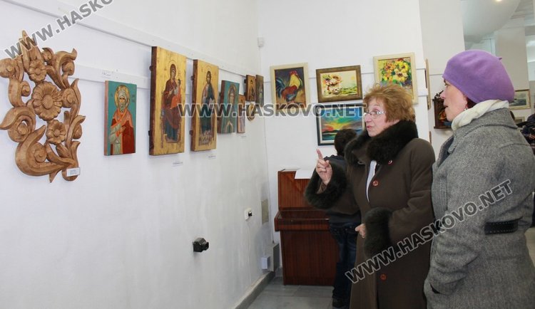 Димитровградските творци откриха Коледна изложба -базар