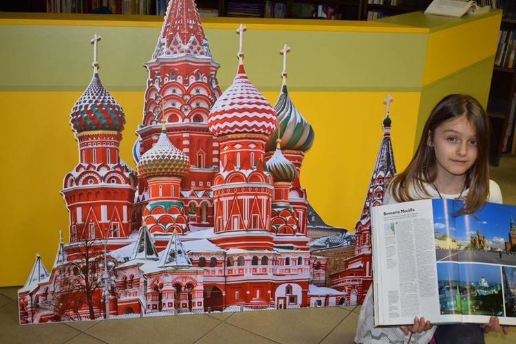  Библио-пътешествие "Опознай света": Ти и Айфеловата кула в селфи - мисията възможна