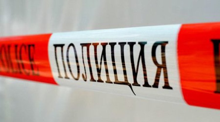 Товарен автомобил се обърна на "Хемус", шофьорът в болница
