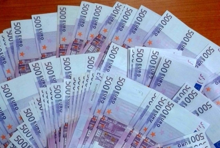Жена мина през границата опасана  на кръста със 100 000 евро