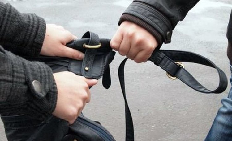 Заловиха нощния грабител на жени в Кърджали