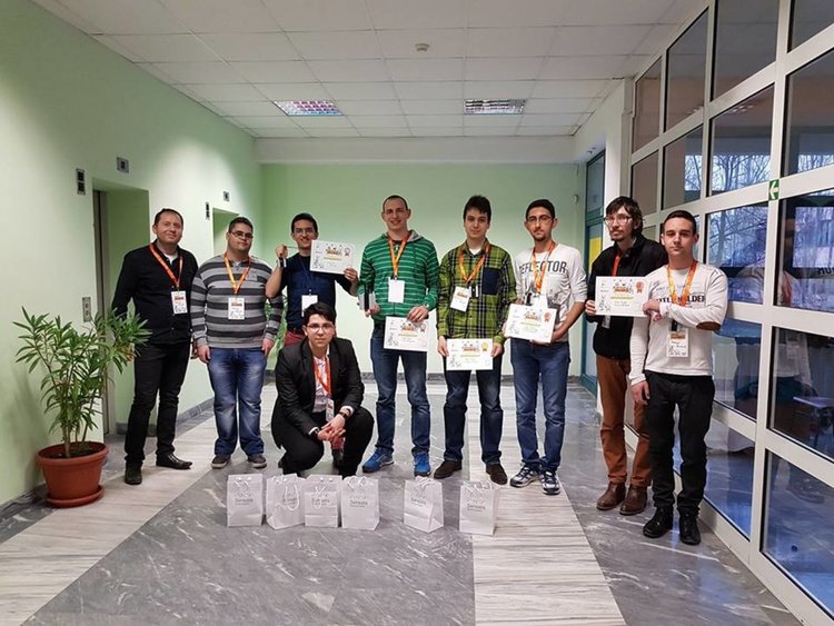 Студент от Първомай програмира роботи-състезатели