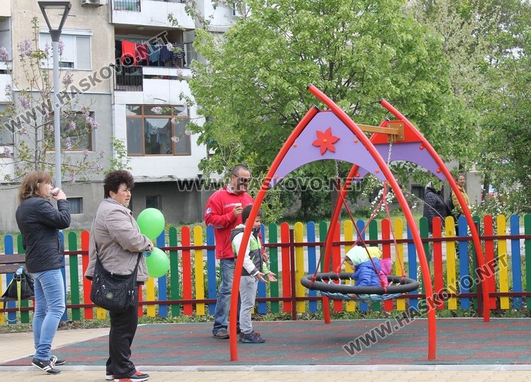 65 000 лв. струва ремонта на детската площадка на ул."С.Врачански"