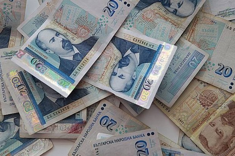 Криминалисти от Перник разследват кражба на крупна сума