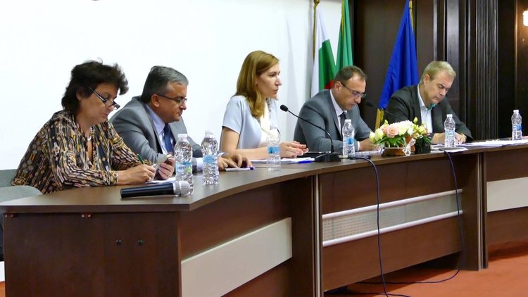 Министър, кметове и специалисти нищиха туризма