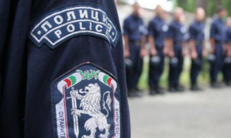 Готовност за стачка в МВР... Преглед на печата