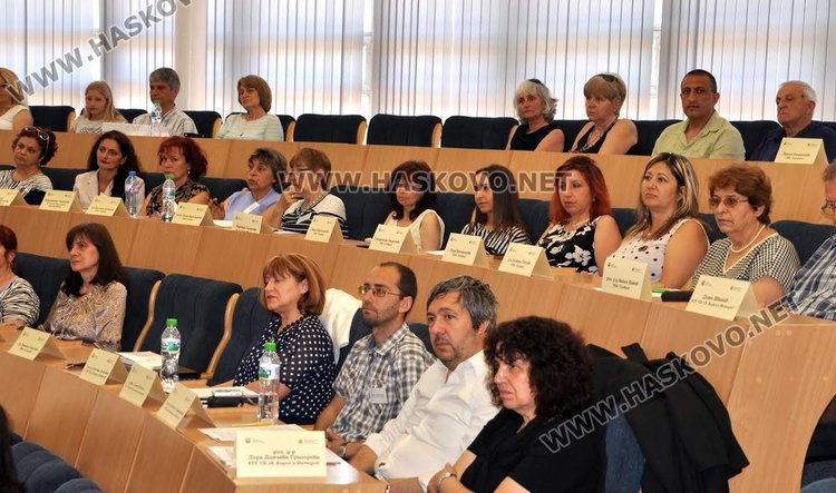 "Светът на българина през ХХ век" нищят 59 специалисти в Димитровград