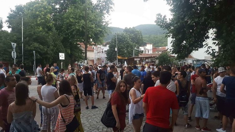 Ден трети на протести в Асеновград (Снимки)