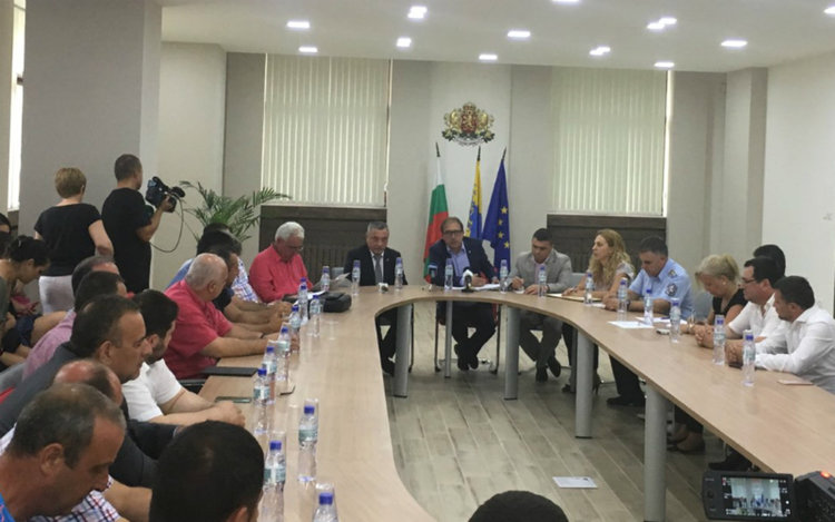 Властта представя пред протестиращите в Асеновград резултатите от поетите ангажименти