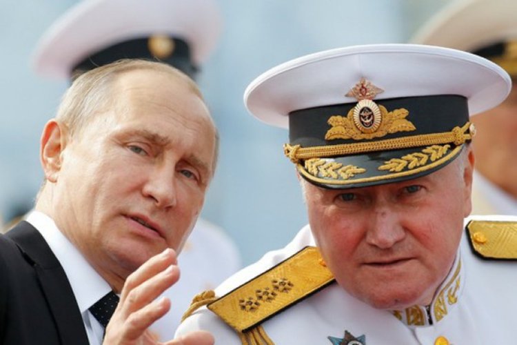 Путин присъства на парада по случай деня на ВМФ 