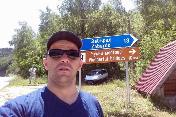 Безработен родопчанин прави мини макети на родни забележителности