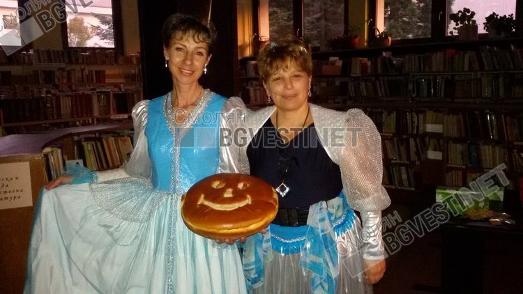 Две учителки от Смолян се преобличат като приказни герои, така учат възпитаниците си да четат книги