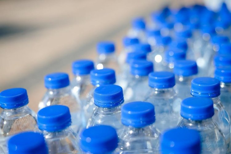 Бирената дарява 400 000 литра бутилирана трапезна вода на Хасково 