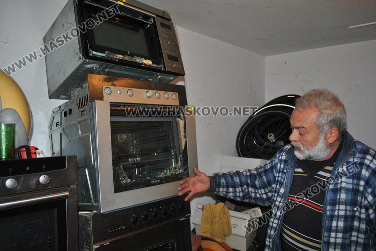 Потрошиха магазин посред бял ден в Хасково