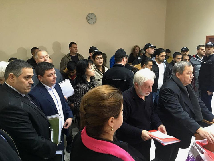 Делото за побоя между роми и гребци се отлага за догодина, още трима от обвиняемите излизат под парична гаранция (Снимки)