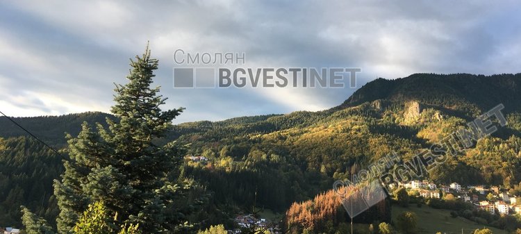 Вятър, облаци и слънце в неделния ден