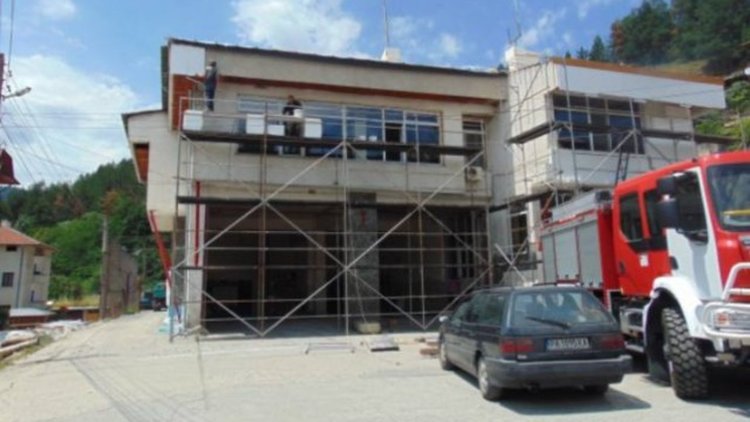 Днес откриват обновените сгради на полиция и пожарна в Девин