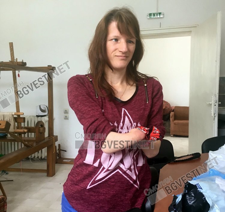 Родопското момиче Мел, което плете без ръце: Срещнах любовта, вярвам, че Бог помага на всички!