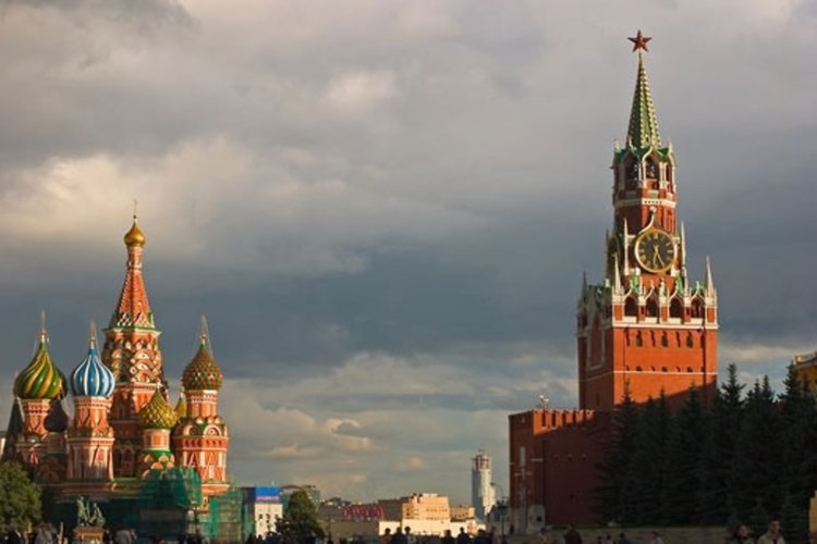 Русия се закани да отговори на „мръсната и подла” игра на Запада