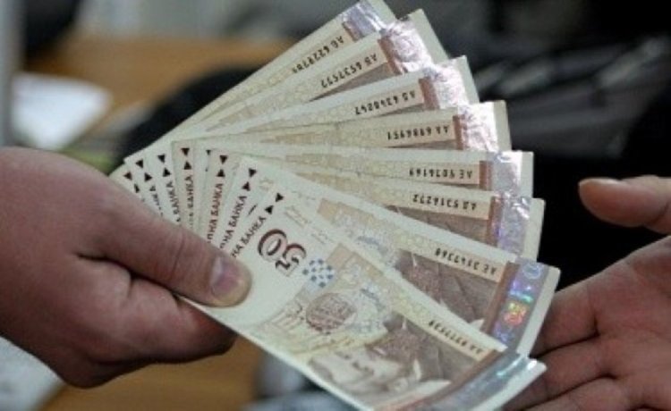 От 500 до 5000 лв. прибирали данъчните в София, понякога и вещи