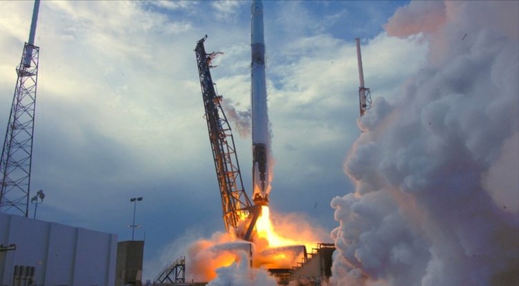 SpaceX изстреля повторно товарния кораб Dragon (видео)