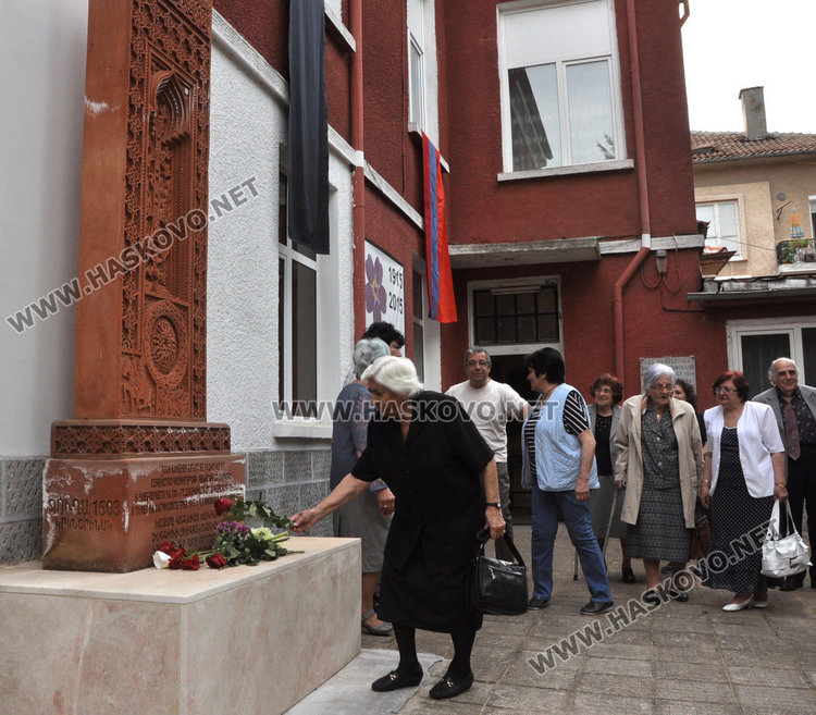 Арменците в Хасково почетоха 103 г. от геноцида над сънародниците си